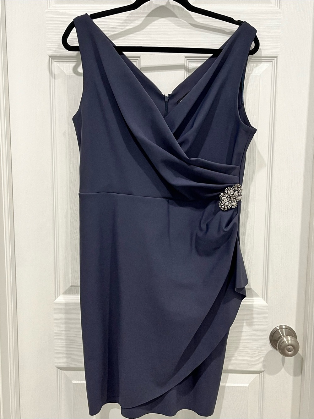 Elegant Sleeveless Draped Cocktail Dress with Embellished Accent